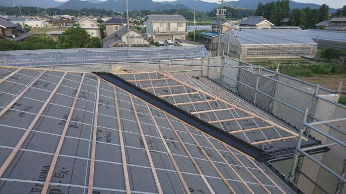 現代の屋根用防水シートには大きく2種！ゴムアスファルトルーフィング  