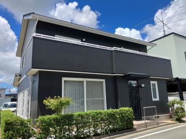 豊橋市 大胆なカラーチェンジで重厚感のあるご自宅に!高耐候艶ありフッ素で安心のメンテナンス