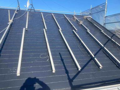 太陽光パネルが設置されている方必見！ペンキ屋さんが教えてくれないスレート屋根のメンテナンス方法！
