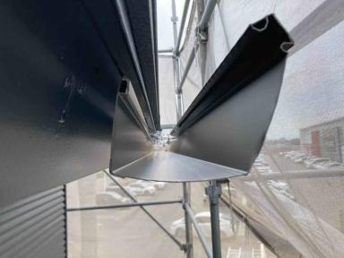 現場施工ブログ　屋根カバー工事に伴う雨樋の交換工事～逆流防止対策も万全に！～