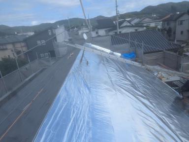 現場施工ブログ　サーモバリアで遮熱対策！平板瓦の葺き替え工事